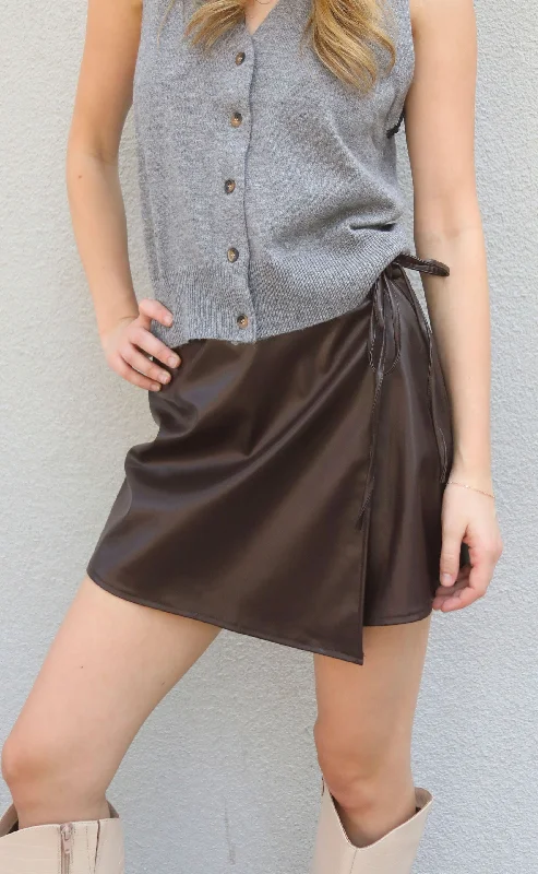 serving skort Dark color unclassified skirts