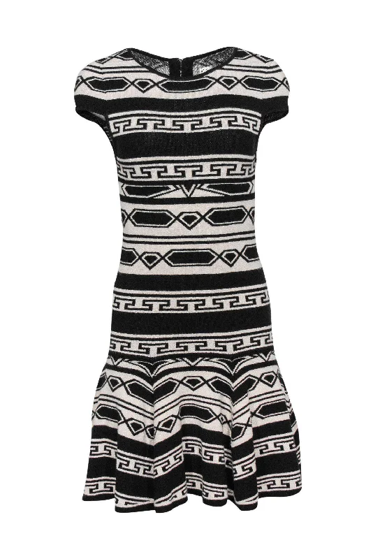 Alice & Olivia - Black & White Aztec Print Dress w/ Flared Hem Sz XS Long sleeve unclassified dresses