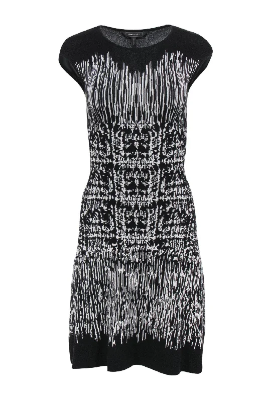 BCBG Max Azria - Black & White Striped Knit Dress Sz XXS Unique unclassified dresses