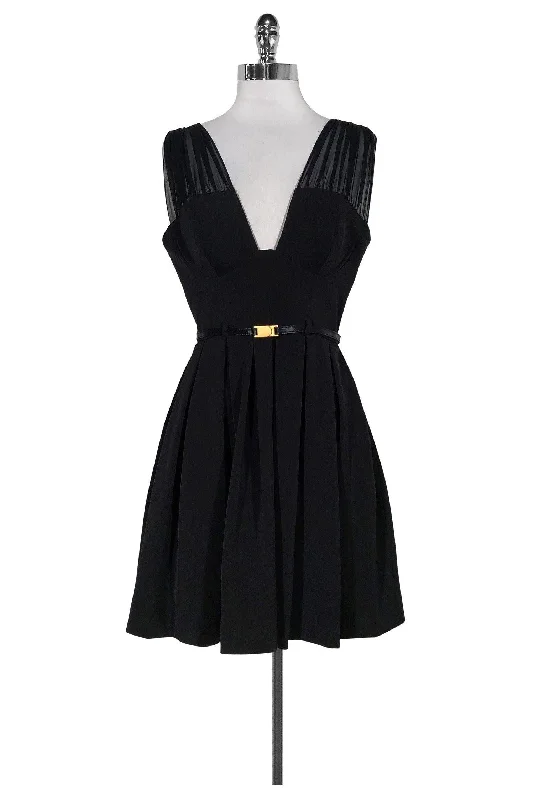 Black Halo - Black Pleated Dress Sz 6 Designer unclassified dresses