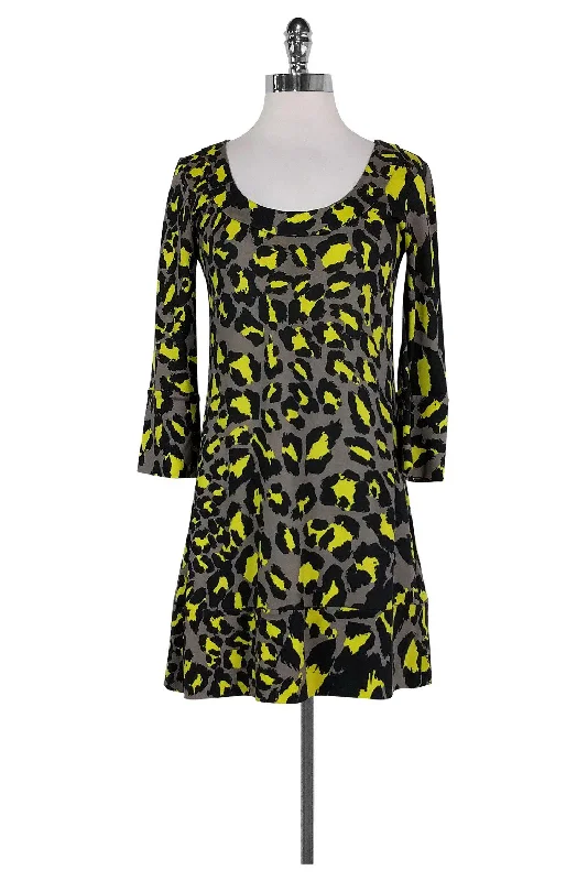 Diane von Furstenberg - Grey & Yellow Leopard Print Shift Sz 2 Satin unclassified dresses