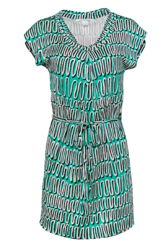 Diane von Furstenberg - Teal & White Printed Silk Shift Dress w/ Tie Belt Sz 4 Bold pattern unclassified dresses