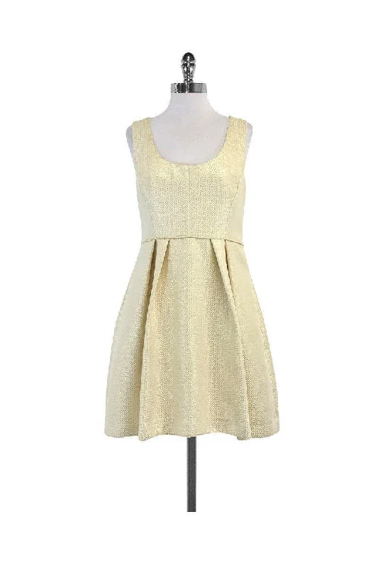 Shoshanna - Gold Textured Sleeveless Pleated Dress Sz 8 Office unclassified dresses