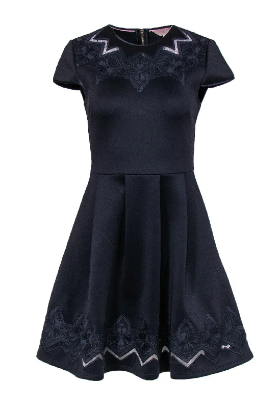 Ted Baker - Navy Fit & Flared Dress w/ Embroidery Sz 4 Tiered unclassified dresses